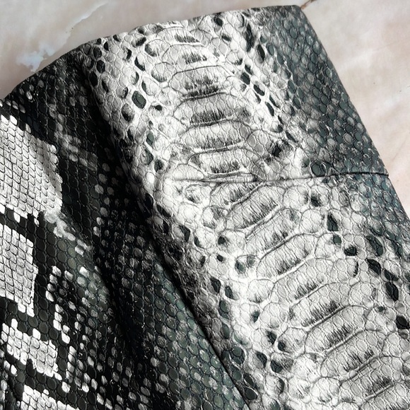 I.AM.GIA | Kelsey bandeau in grey snakeskin - Picture 3 of 9